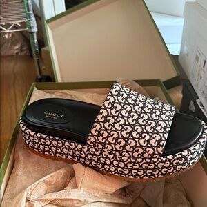 Gucci Women's Monogram Black and White Sandals